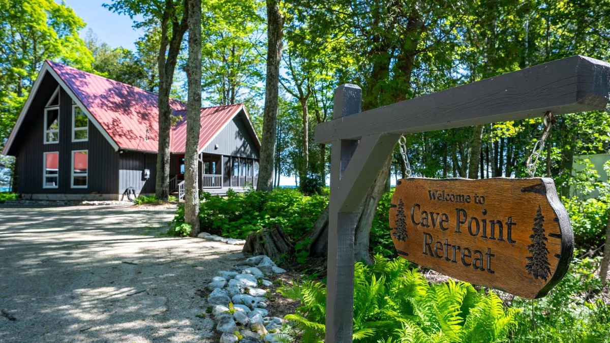 Sturgeon Bay House | 5-Stars! 1.3 Acres On Lk Mich!- June 26-July 3, Aug 7-14 2026 Still Available!