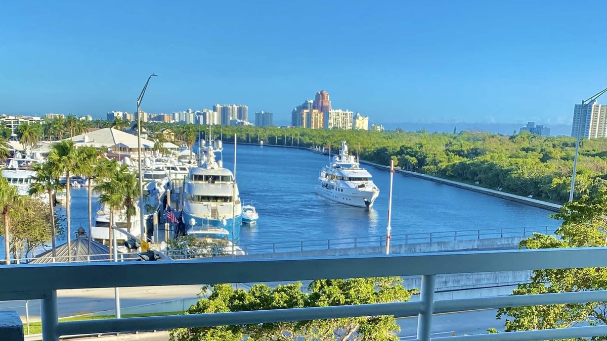 Birch Park Finger Streets Apartment | 5 Stars Apart-Suites by Hilton. Amazing views.