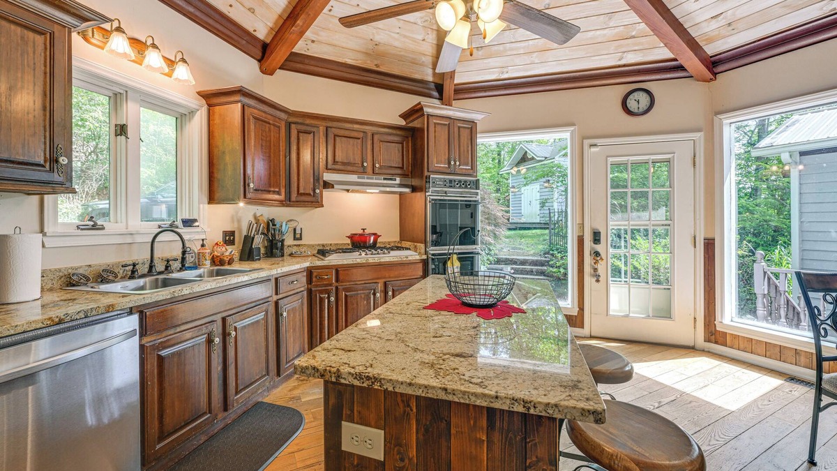 Franklin Cottage | 5-story Group Getaway w/Game Room in Franklin!