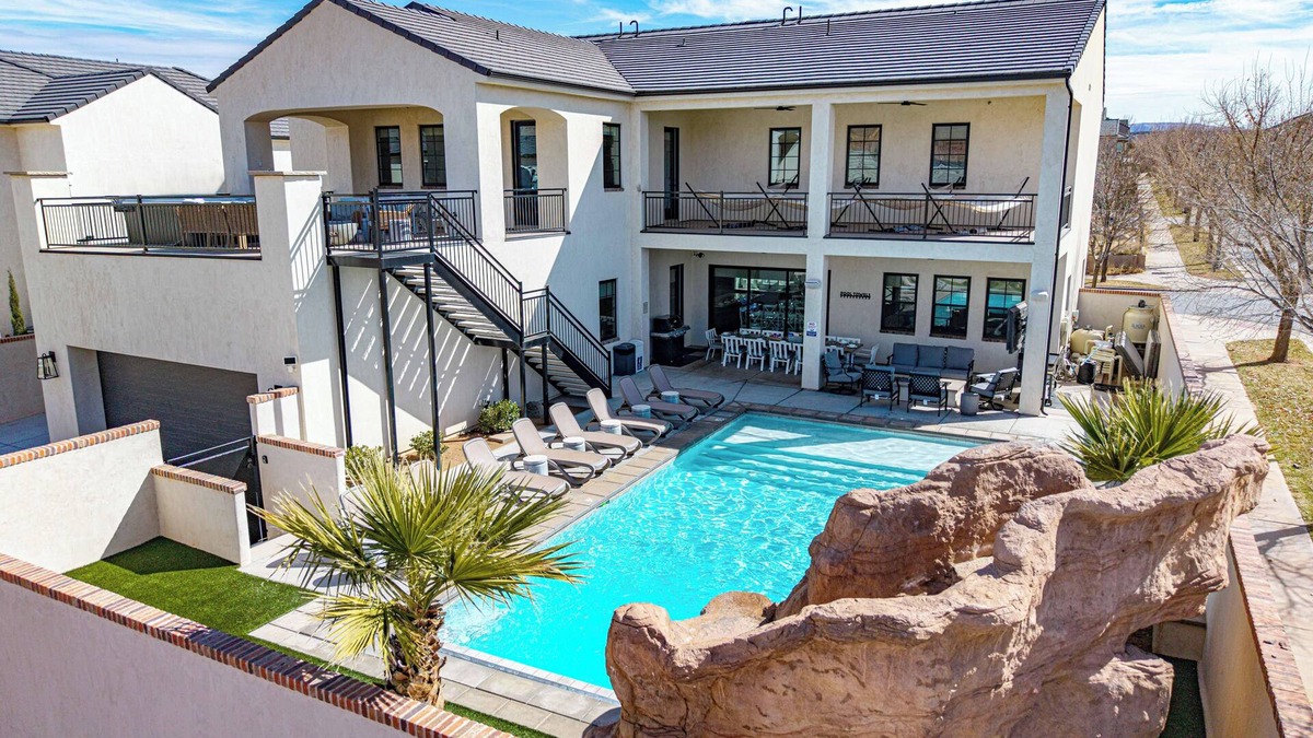 Hurricane House | 5 Suites, Private Pool, 2 Hot Tubs for 19, 2 Fire Pits, 2 Fridges Sleeps 30