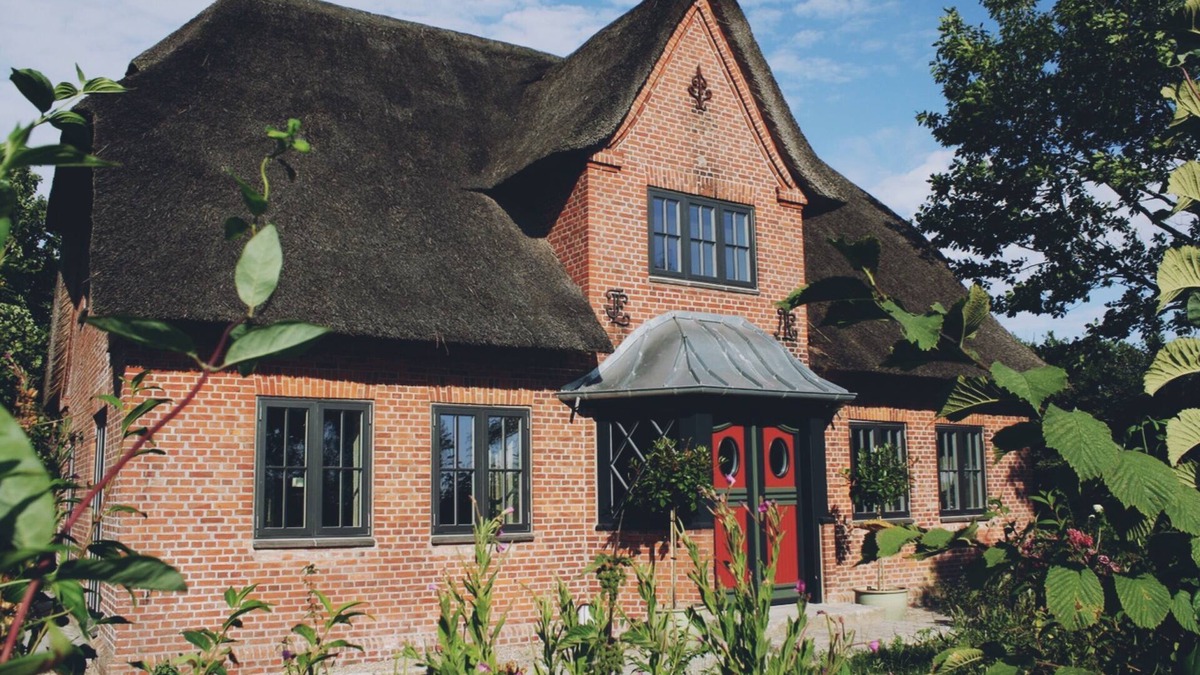 Rodenas House | 5* thatched roof house Ziegelmacher - Vörn 6600sqm natural garden with pond and outdoor sauna