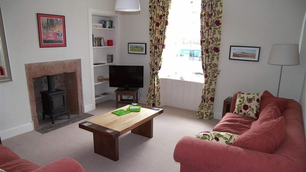Lockerbie Cottage | 5 The Village - a cottage that sleeps 4 guests in 2 bedrooms