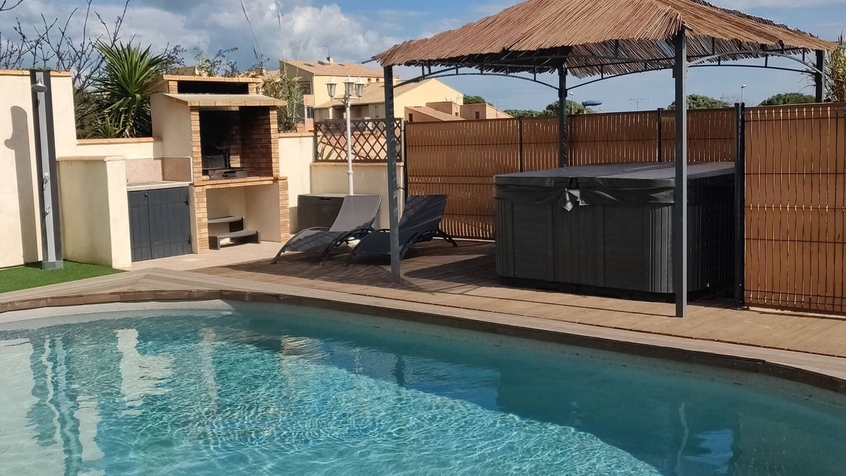 Saint-Pierre-la-Mer Villa | 5* villa for 6 people, 200 m from the beach, heated pool with shelter, top-of-the-range spa