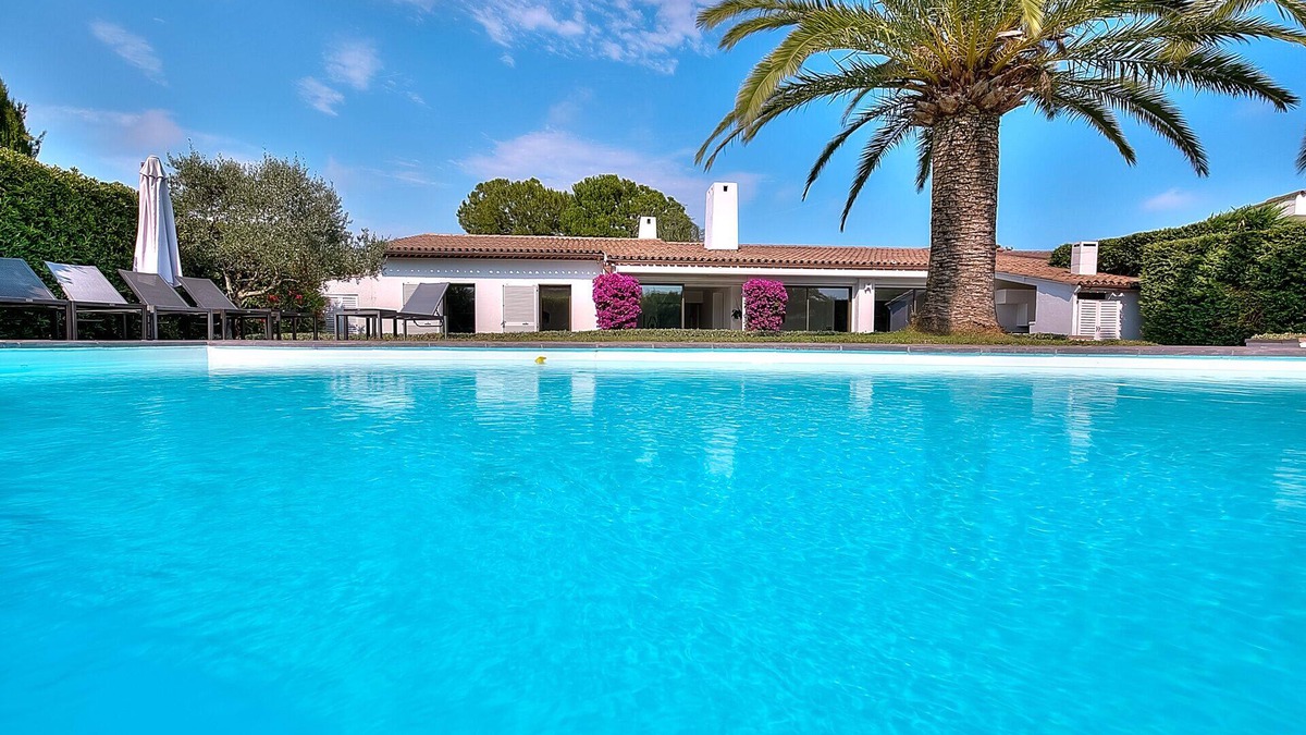 Villeneuve-Loubet Villa | 5* villa with private pool on prestigious estate