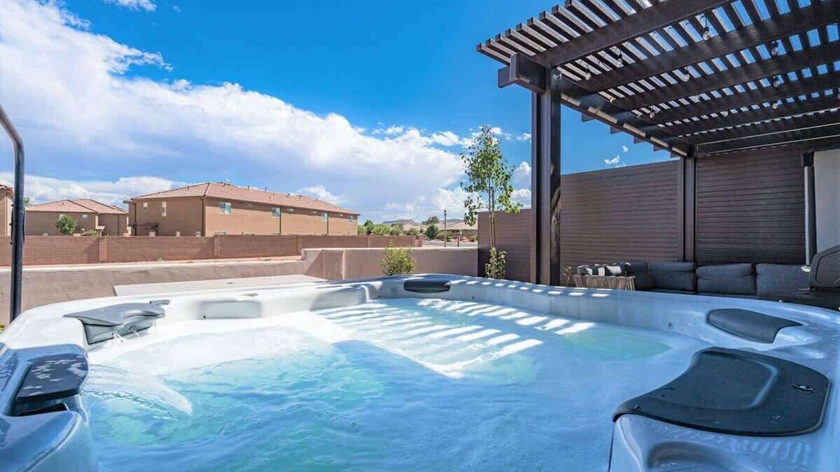 Washington County House | 50-51| 2 Homes Together in St. George with Private Hot Tub
