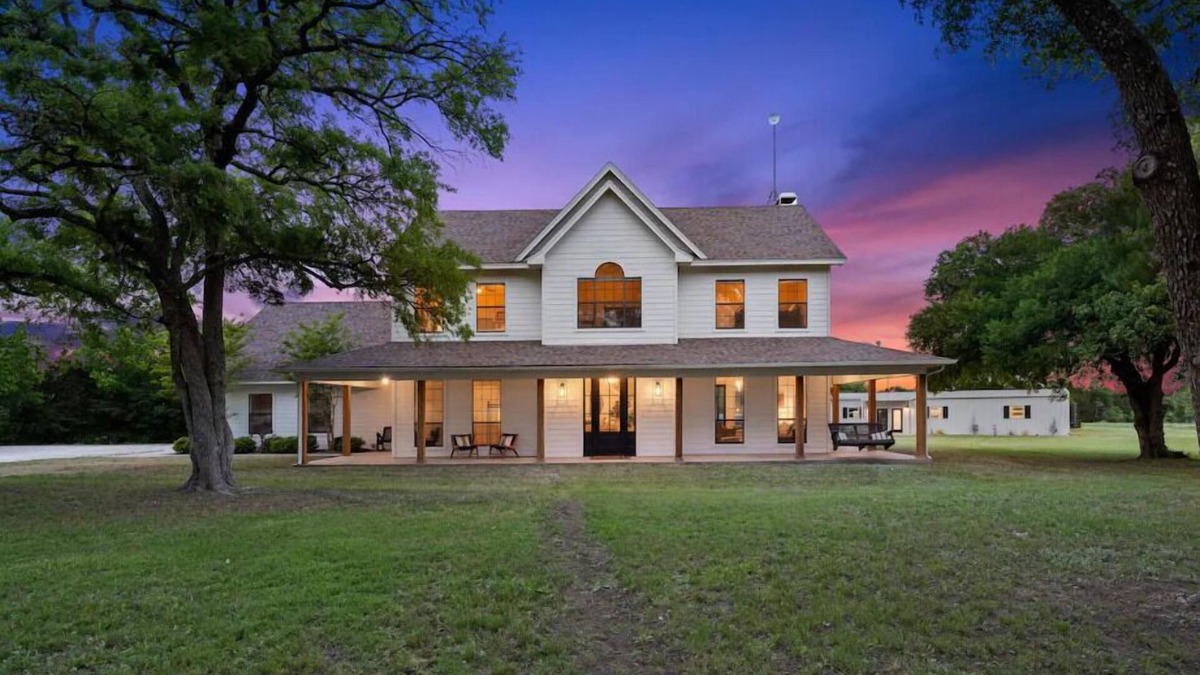 Glen Rose House | 50 Acre Countryside Haven With Hiking Trails, Fossils, Pickleball Court, Basketball, Arcade, and Pool by RedAwning