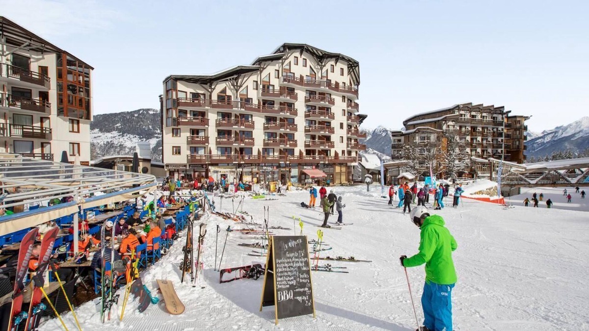La Perriere Apartment | 50 m from the slopes, 2-room apartment with basement garage