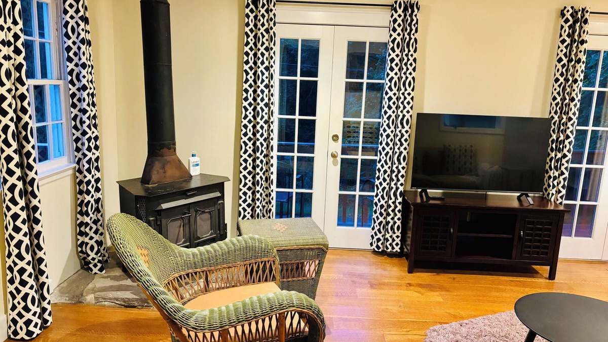 Weston House | 50%OFF Riverfront WestonHome 1.6 Acers-NYC 1 hour Near estaurants I-95& Parkway