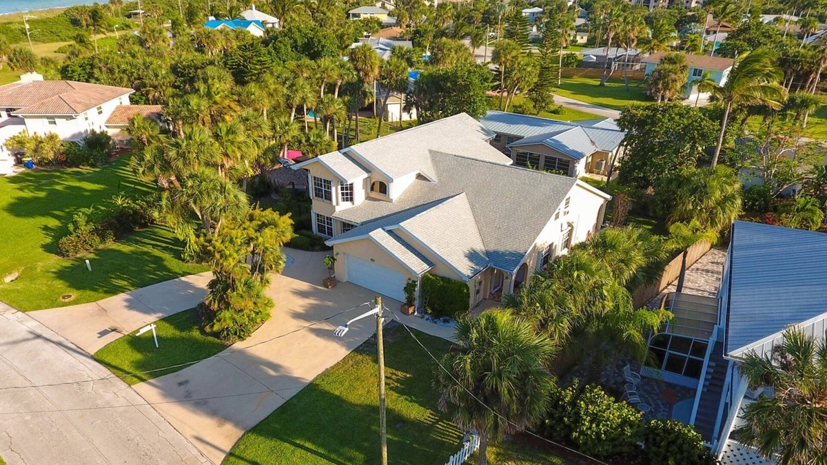 Fort Pierce House | 500 ft from Beach/Ocean with huge private pool, Tiki Hut