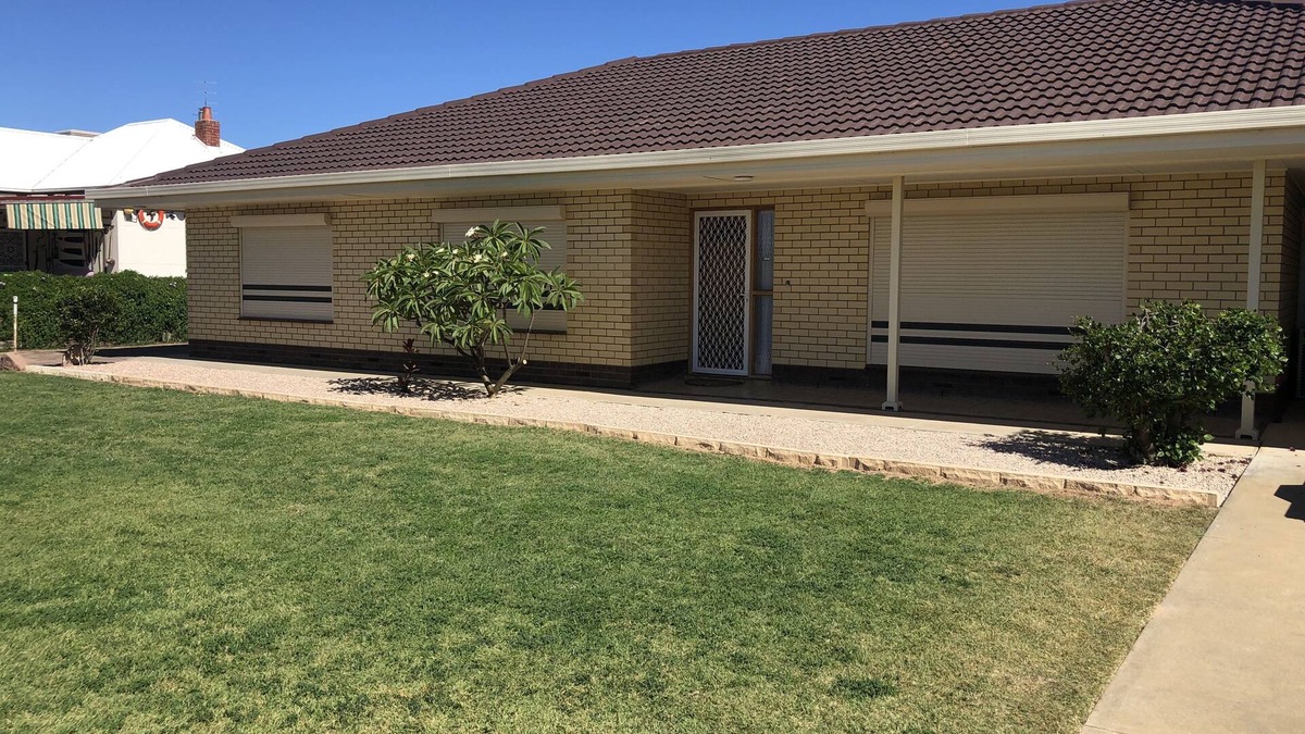 Moonta Bay House | 500 metres from Moonta Bay Beach & Jetty. Free wi-fi. Well equipped holiday home