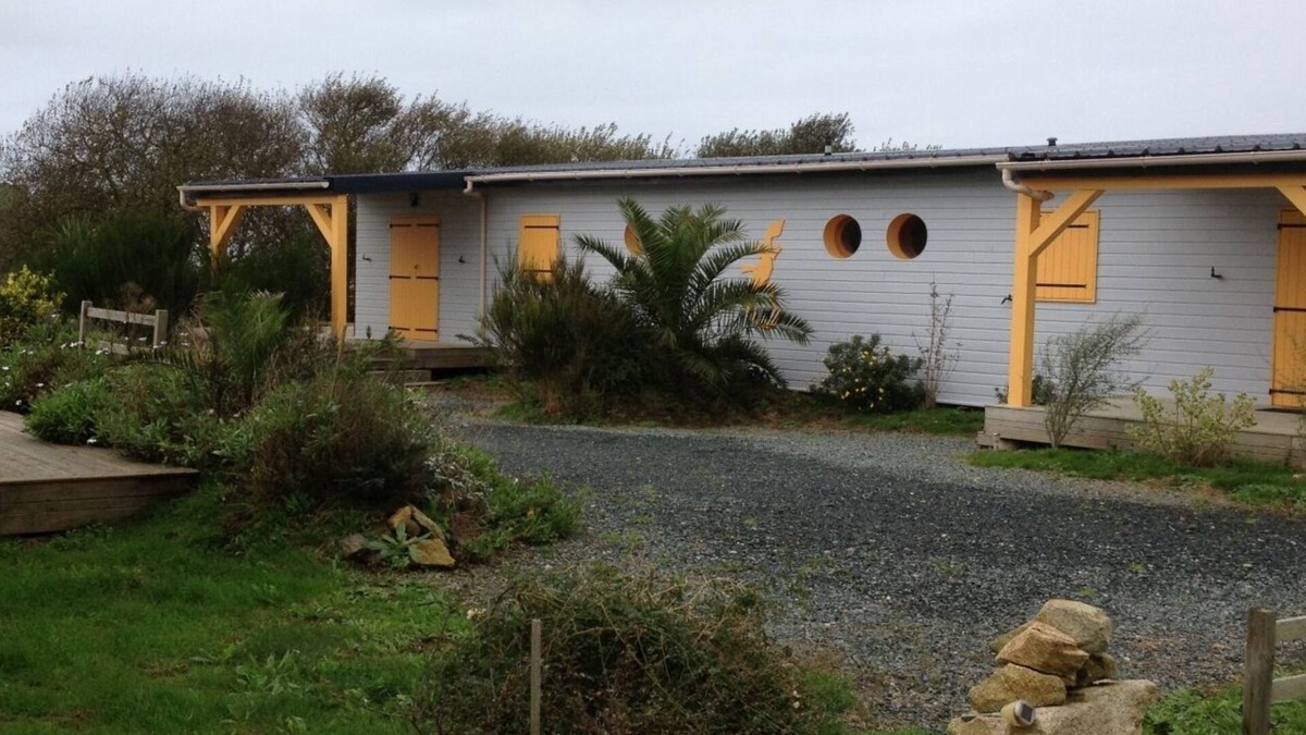 Plomeur Ski Chalet | 500 wooden chalets rental mêtres beaches and waves