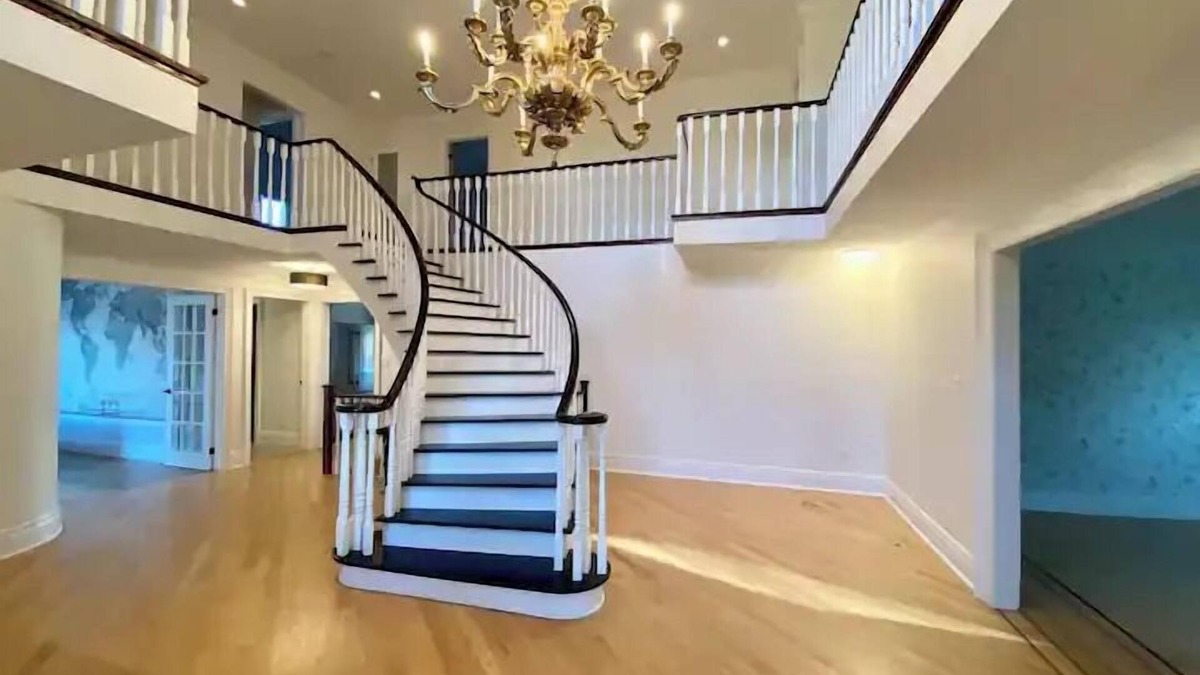 Caledon House | 5000 Sq Ft of Peace and Serenity