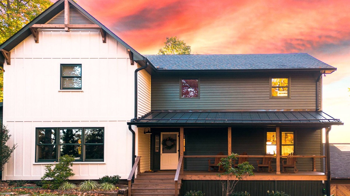 Mills River House | 5000sf Designer Mountaintop Retreat, Panoramic Views, Hot Tub, Peaceful Luxury