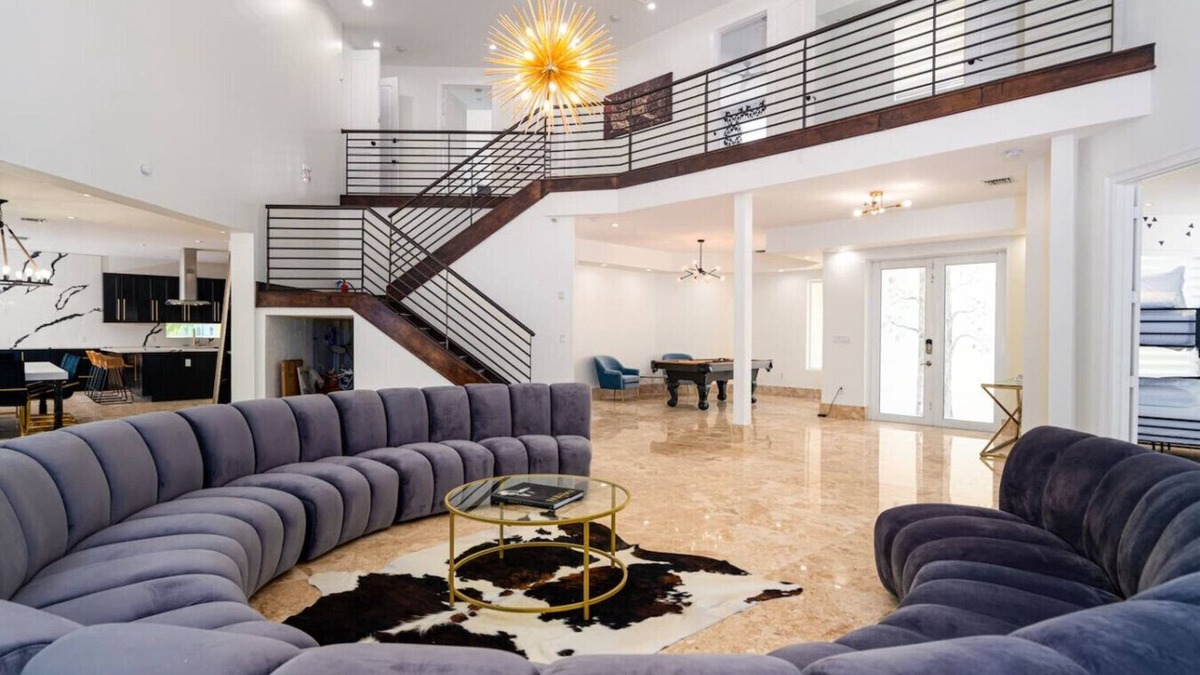 Dania Beach Apartment | 5000sf Luxury Mansion | Pool & Game Room