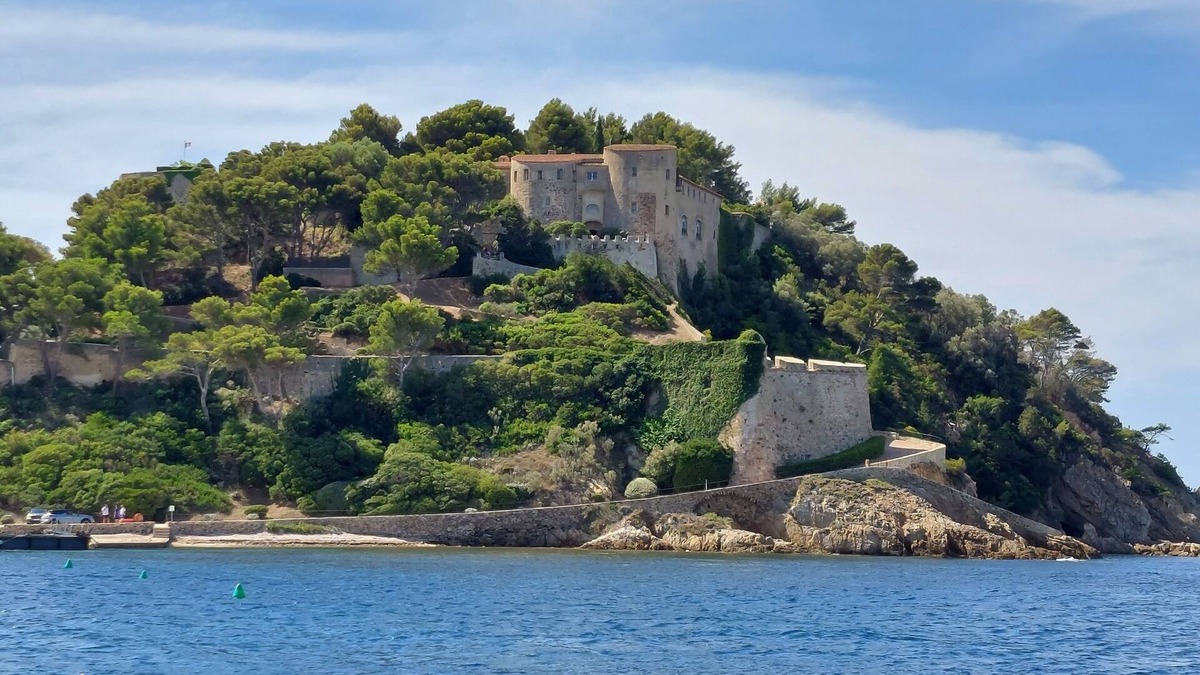 Cabasson House | 500m. from beaches and Bregançon fort, quiet villa for 2 to 8 people
