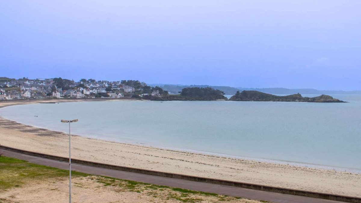 Erquy Apartment | 509 - Studio with balcony and sea view on the top floor