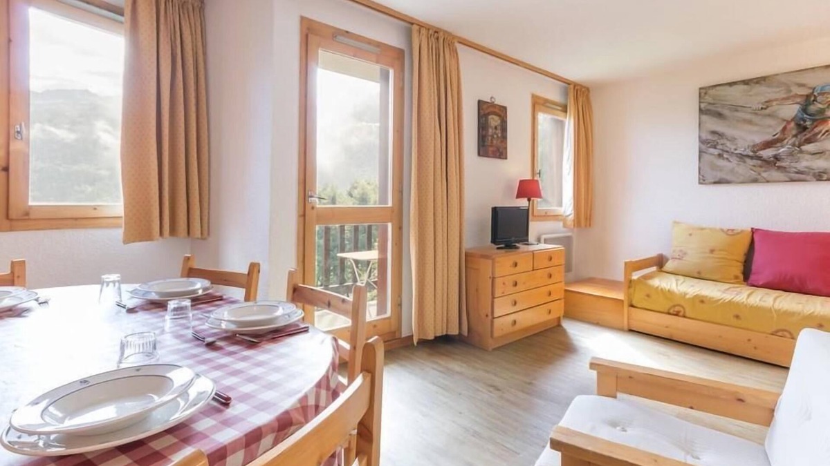 Montchavin Apartment | 50m from ski slopes, 1st floor, balcony, tv, ski locker, 33m², Montchavin La Plagne