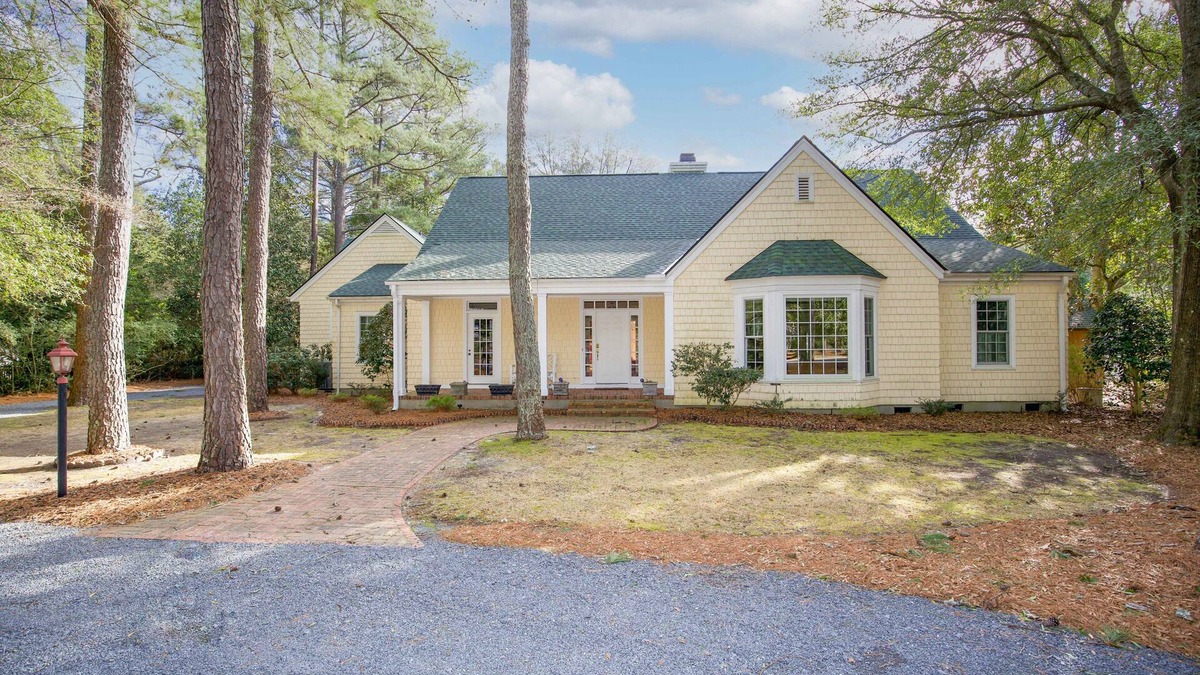 Pinehurst House | 510 Linden : 5 BR, 5 BA House in Pinehurst, Sleeps 12