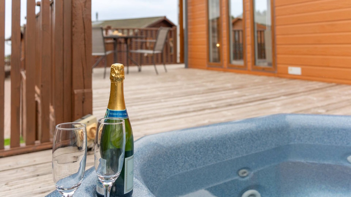 Mullacott Cabin | 52 Meadow View- 2 Bed, Hot Tub Extra Cost(tjs52mv)