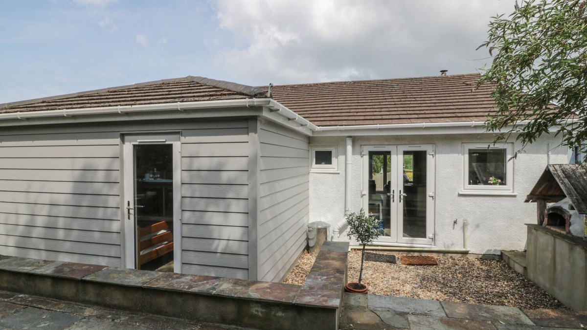 St Dogmaels Cottage | 54 The Moorings