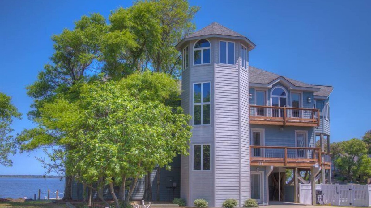Colington Harbour House | 5550 Lighthouse Pointe * Waterfront