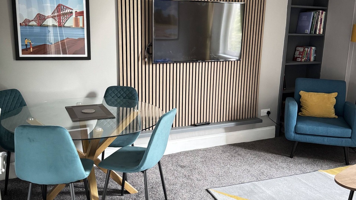 Kirkcaldy Apartment | 56 Degrees North - sleeps 5 guests in 2 bedrooms