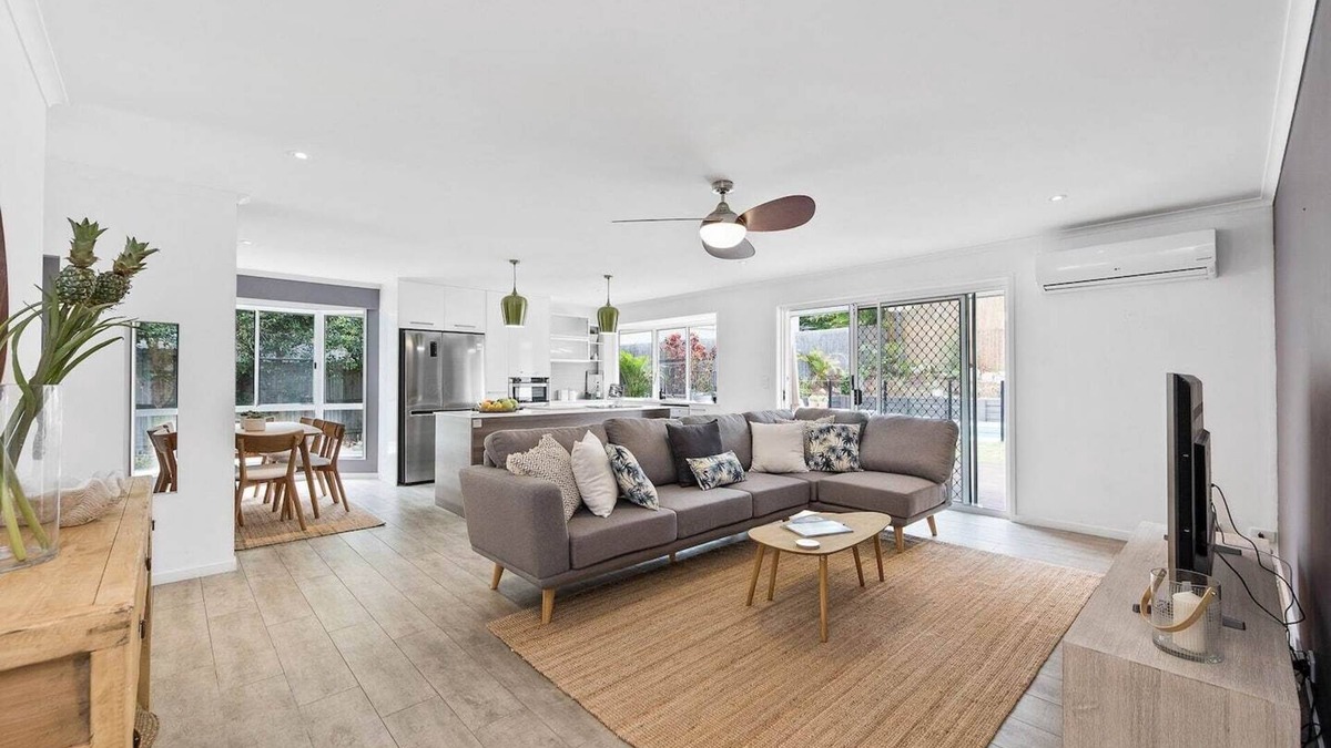 Castaways Beach Apartment | 56 Wavecrest Drive, Castaways Beach