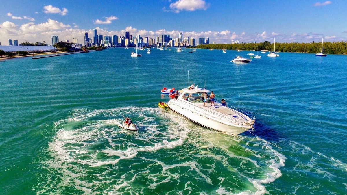 Seybold Boat Rental | 58' Luxury Yacht for Rent in Miami