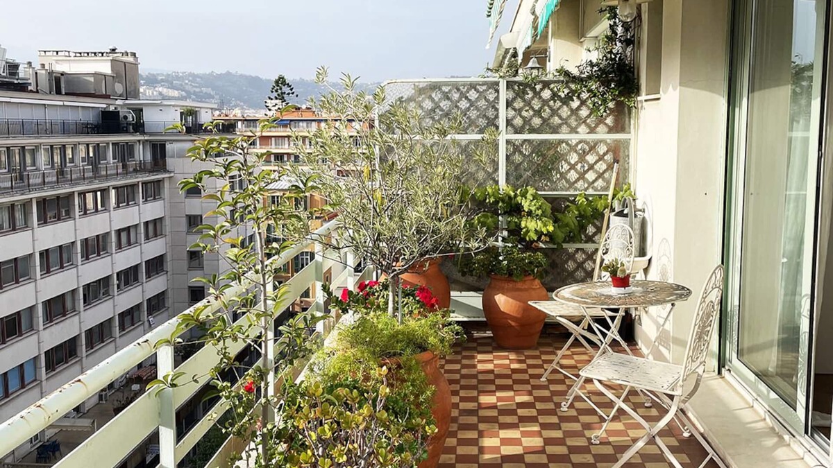 Jean-Medecin Apartment | 59. A cosy apartment with a sunny terrace close to Place Massena and the sea