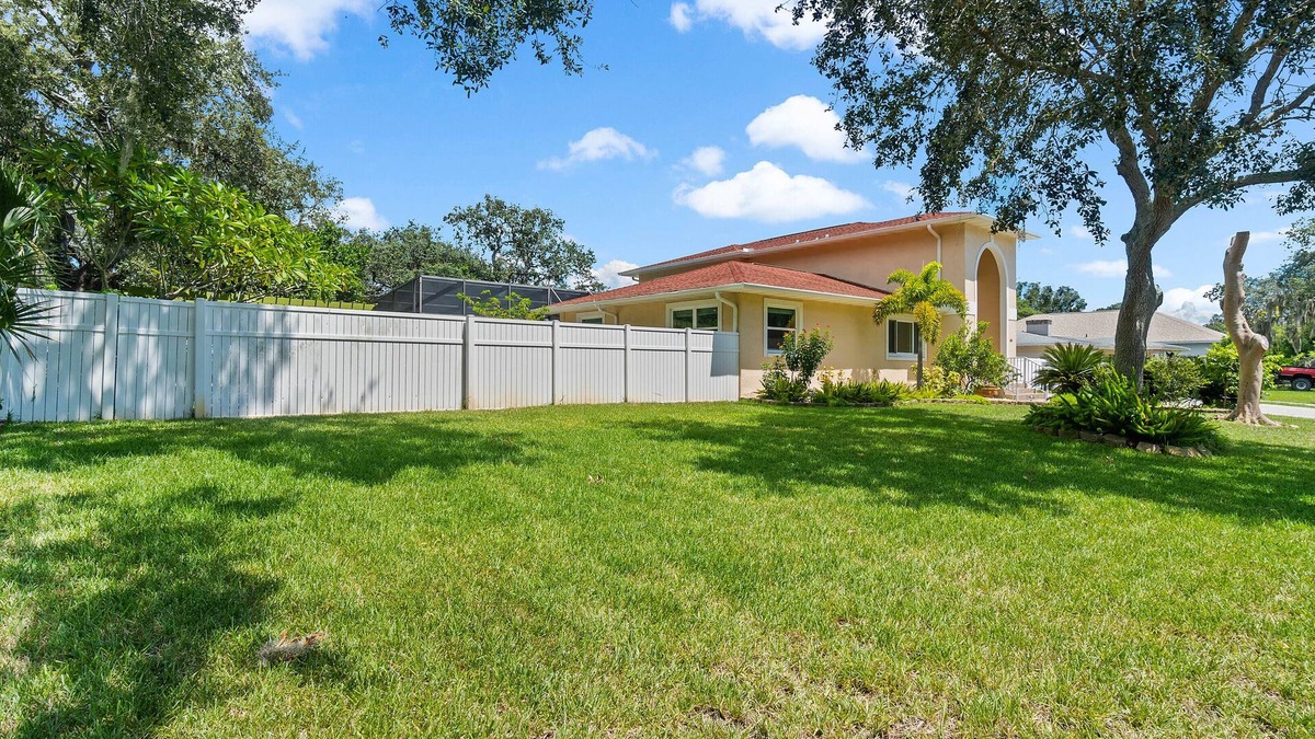 St. Petersburg - Clearwater House | 5bd/3.5ba BIG House w/POOL near Pinellas Park.
