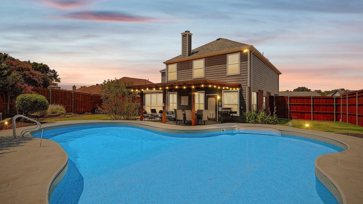 Lake Dallas House | 5BD Vacation Retreat - Pool, Patio, Cinema