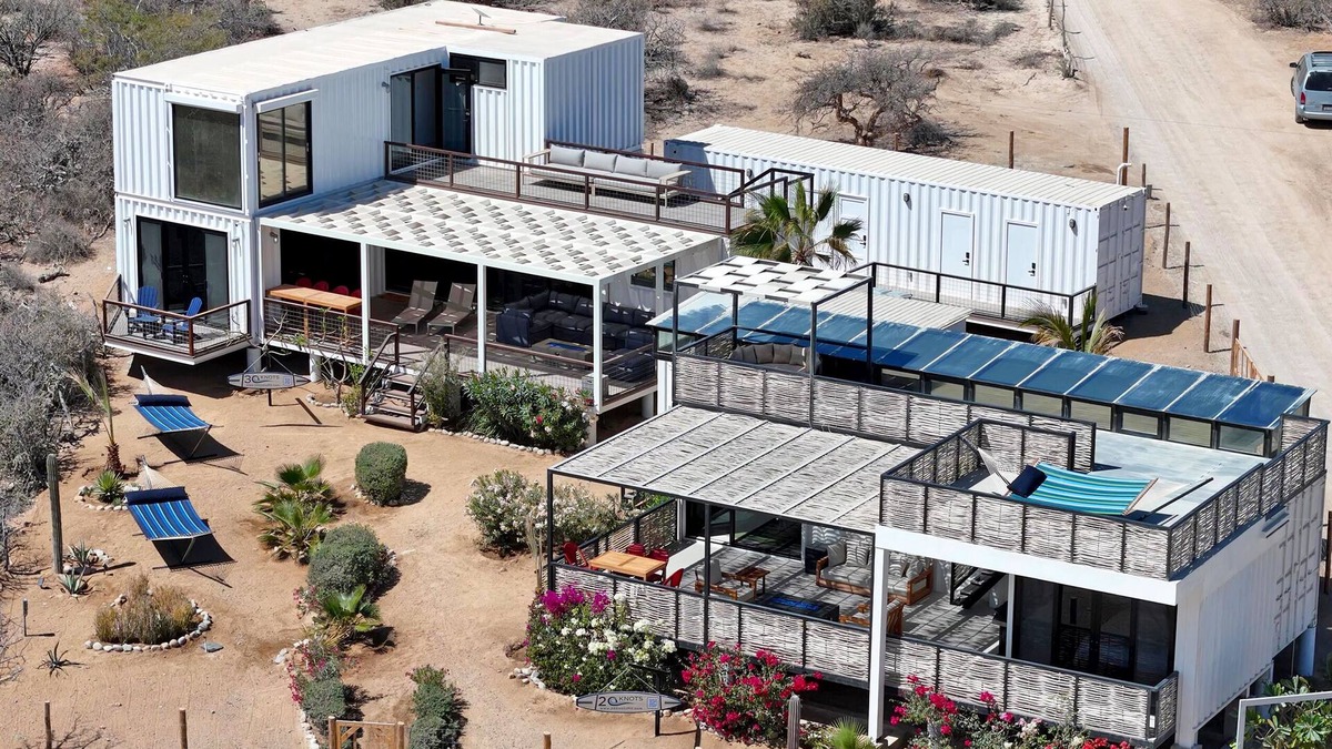 El Sargento House | 5BR/4BA repurposed shipping containers. Game room w/smart darts, shuffleboard, video games, Infinity board game, new 8 person hot tub, multiple decks w/firepits, fast Wifi (250 mb+)w/Starlink backup. Use of 2 SUPs. Daily housekeeping optional.