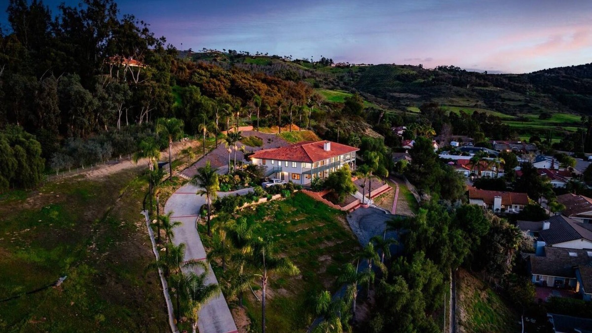 Fallbrook Villa | 5BR/4Bth Entire Grand Estate near Winery Fallbrook