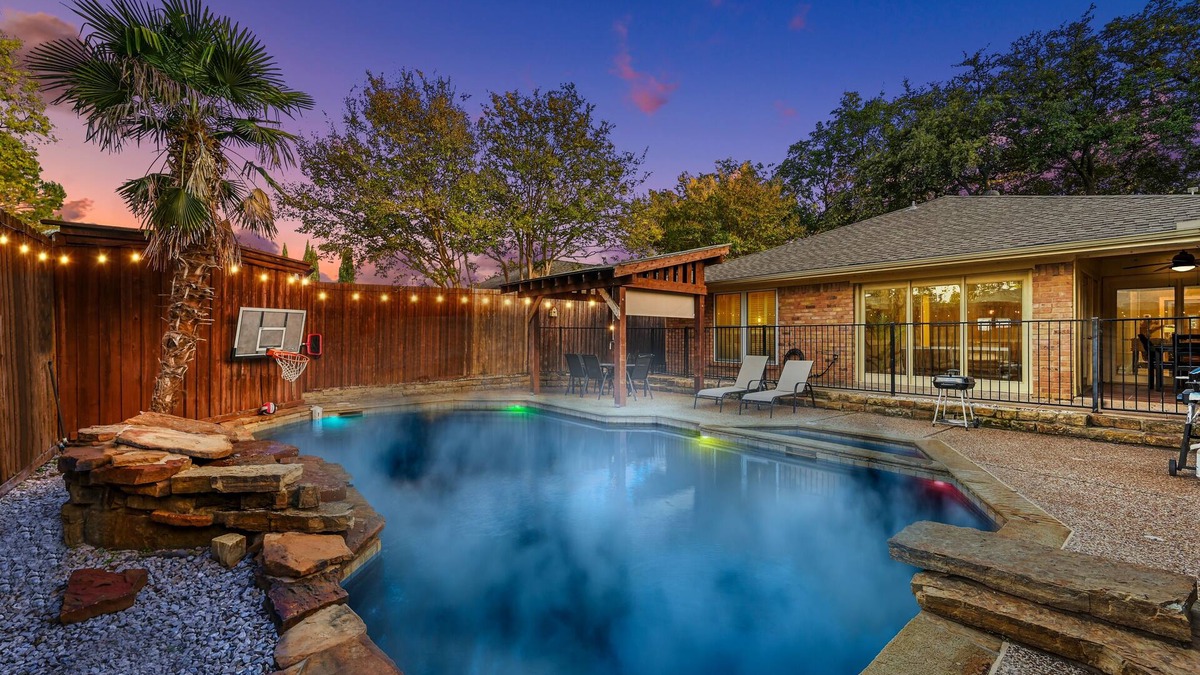Buckingham House | 5BR House/Resort Style Heated Pool/Tub, Pool Table/King Bed