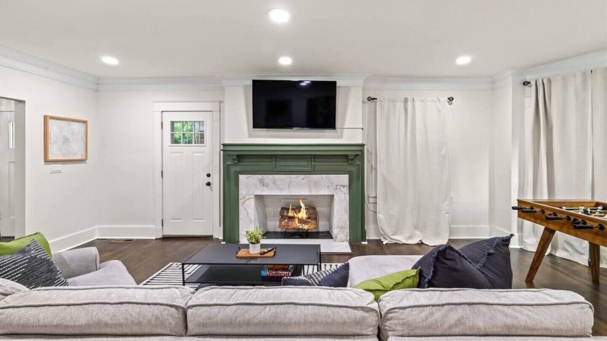 Hanover Place House | 5BR Luxury Home in Westport KC w/Jacuzzi, Foosball, Grill