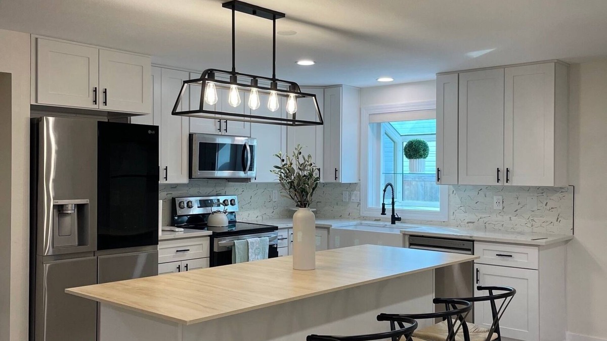 Vancouver House | 5BR Modern Home w/ Hot Tub PDX