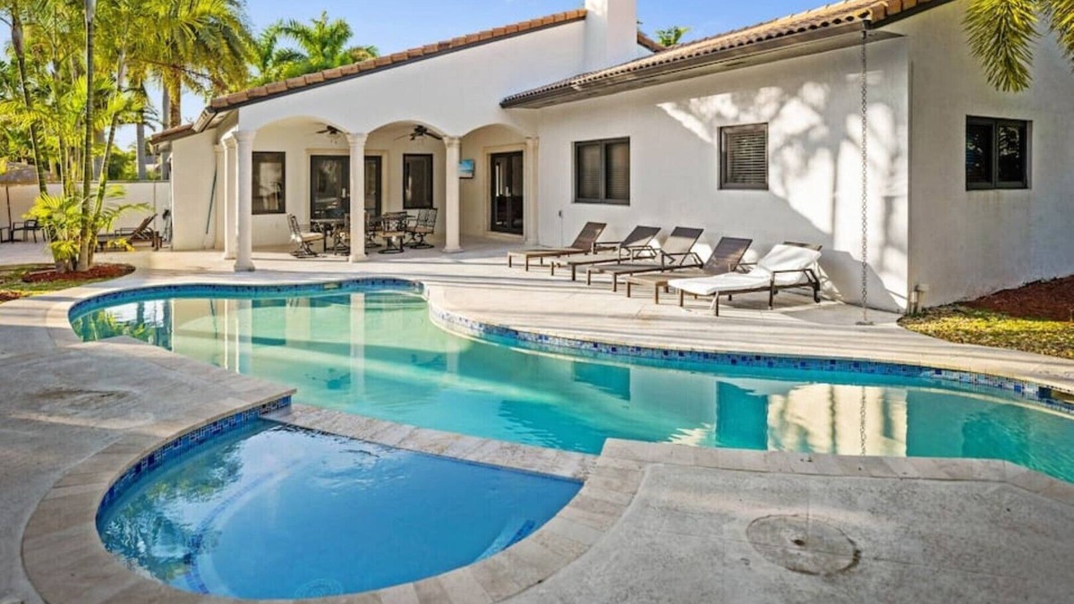 Pinecrest Villa | 5BR Oasis w/Pool & 1 Acre of Land w/BBALL&Soccer