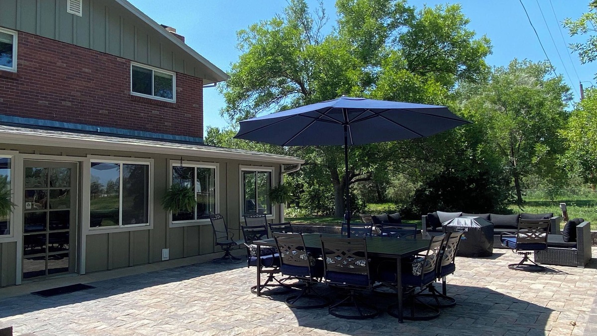 Broomfield House | 5BR Peaceful Farmhouse on 2+ acres - Private hot tub & cozy firepit