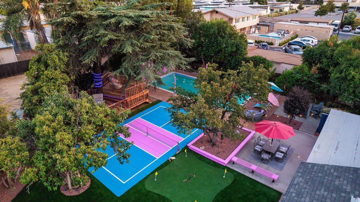 Riverside House | 5BR｜Pickleball Court｜Pool｜Tree Deck｜Mini Golf｜BBQ
