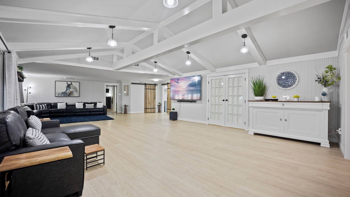 Liberty House | 5BR Private Retreat On Acreage + Near Liberty