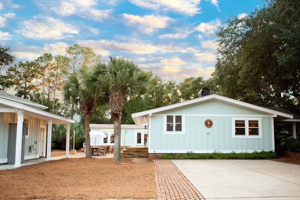 North Litchfield Beach House | 5BR, w/guest house, walk to beach, kid friendly