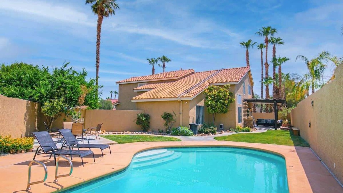Green Valley North House | 5BR w/Pool & Pool Table - 9 mi to Strip!
