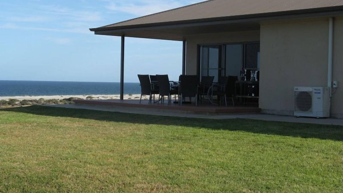 Yaranyacka House | 5iveHeadz Coastal Lifestyle Getaway - Tumby Bay/Lipson