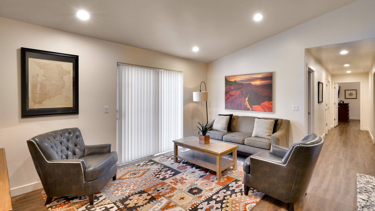 Moab South Valley Condo | 5K Top Floor Moab Redcliff Condo, POOL & HOT TUB