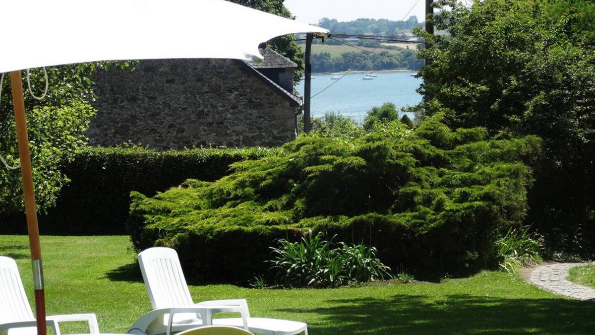 Pleurtuit House | 5min Dinard 'EDEN COVE' charming renovated 18th stone Cottage Beach Garden