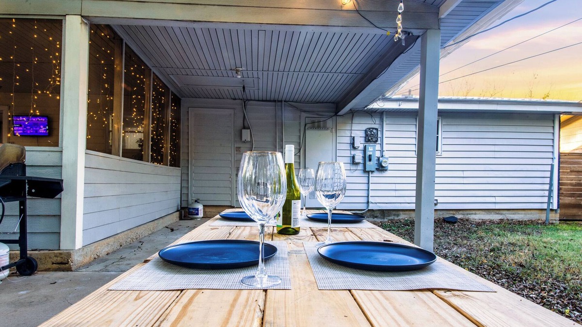 Parker Lane House | 5min Downtown: Foosball, Pingpong, BBQ, Firepit