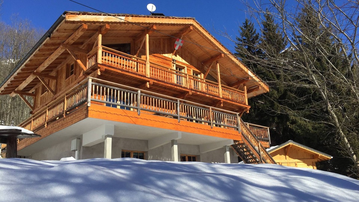 Servoz Ski Chalet | 5star Chamonix Valley luxury chalet breathtaking views of Mt-Blanc for 14 people