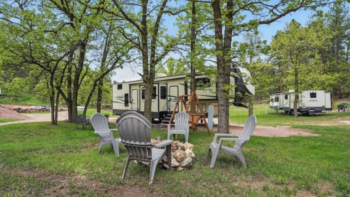 Hermosa House | 5th Wheel Camper By Mt Rushmore