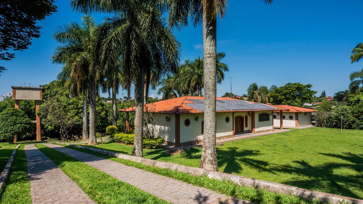 Valinhos House | 6. 000 meters in the district Country Club of Valinhos, asphalted and monitored street