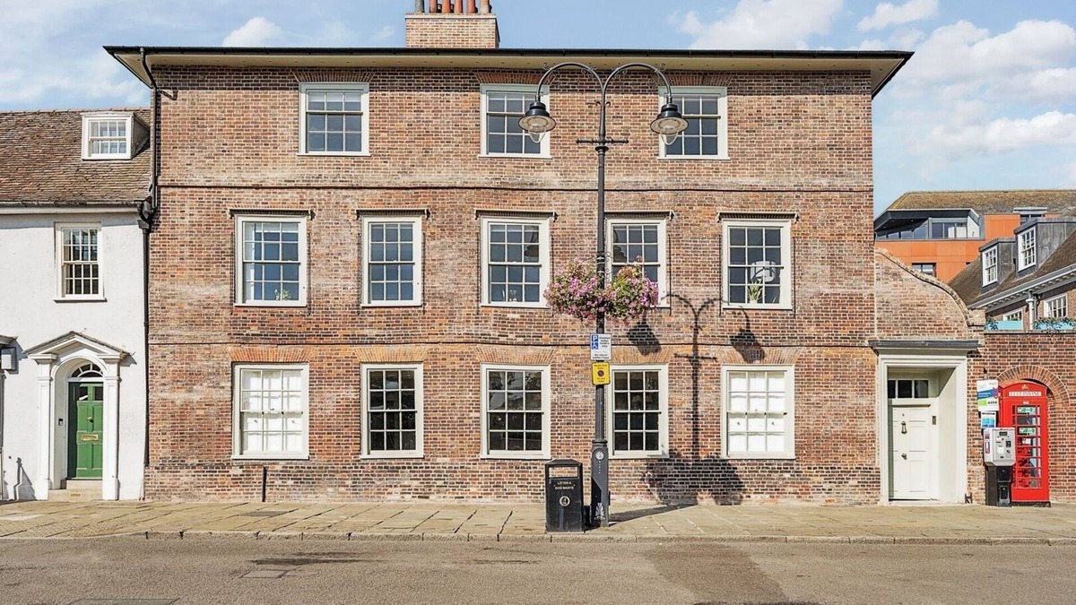 Bury St Edmunds House | 6 Angel Hill, Bury st Edmunds